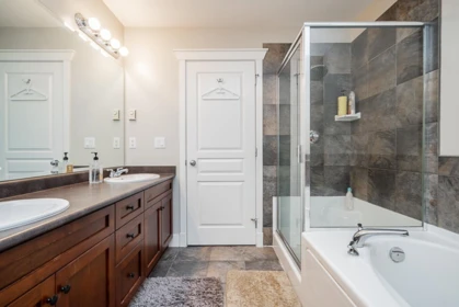 Laundry Room Photo of 6075 165a Street, Surrey, BC