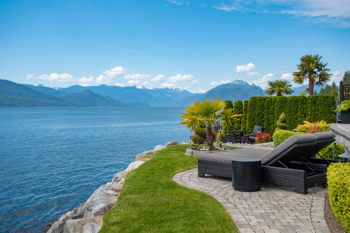 Family Room Photo of 8 Ocean Point Drive, West Vancouver, BC