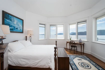 Basement Recreation Room Photo of 8 Ocean Point Drive, West Vancouver, BC