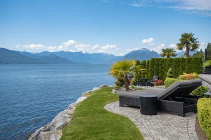 Family Room Photo of 8 Ocean Point Drive, West Vancouver, BC