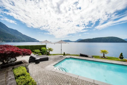 Hot Tub / Spa Photo of 8 Ocean Point Drive, West Vancouver, BC