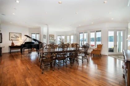 Kitchen Island Photo of 8 Ocean Point Drive, West Vancouver, BC