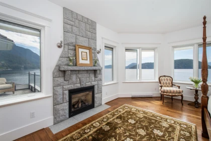 Powder Room Photo of 8 Ocean Point Drive, West Vancouver, BC