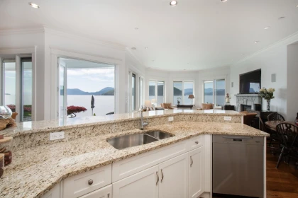 Primary Bathroom Photo of 8 Ocean Point Drive, West Vancouver, BC