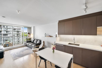 Kitchen Island Photo of 1007 13696 100 Avenue, Surrey, BC