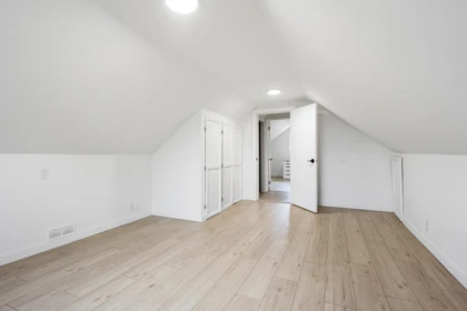 Entry Foyer Photo of 45748 Lewis Avenue, Chilliwack, BC