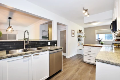 Kitchen Island Photo of 7850 Horne Street, Mission, BC