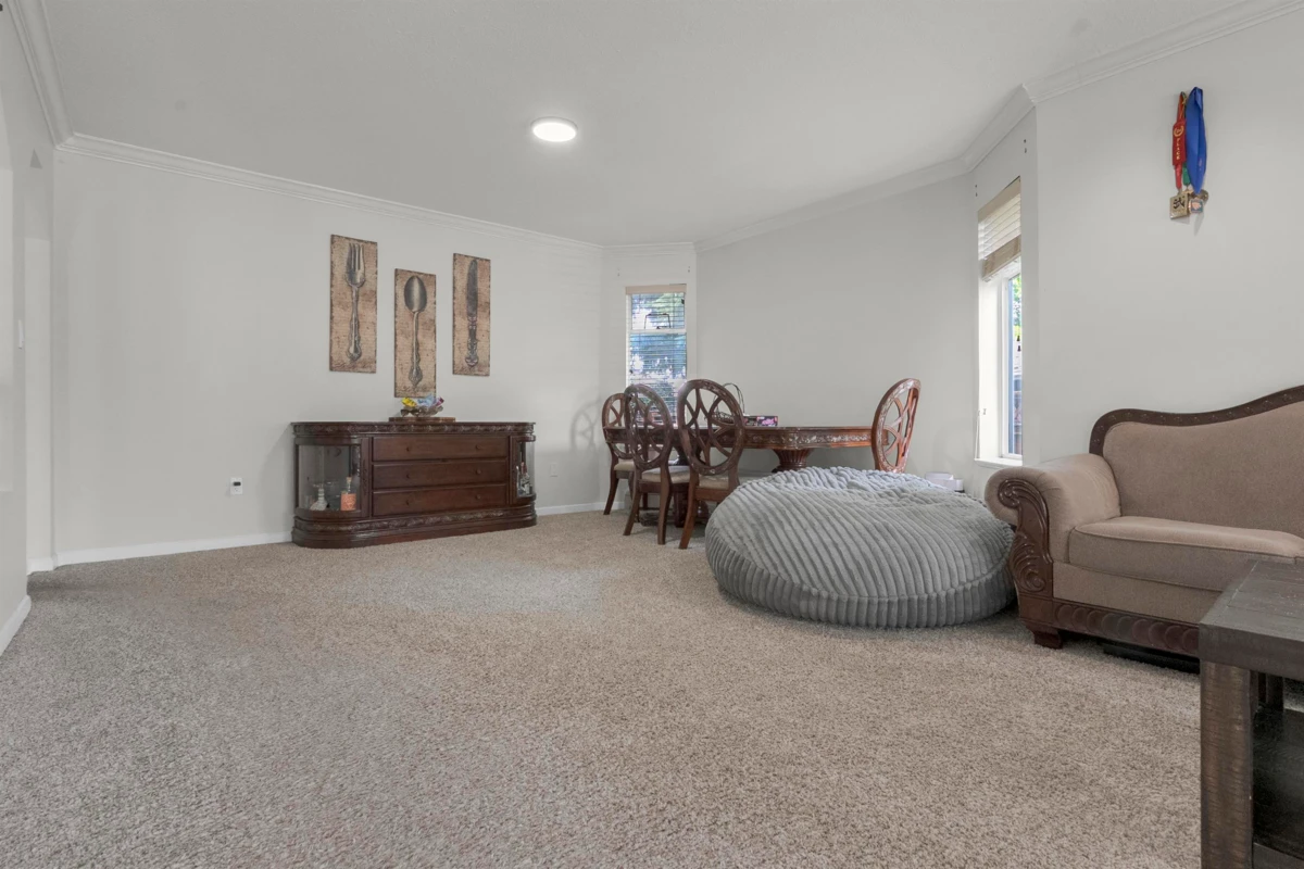Dining Area Photo of 14337 77 Avenue, Surrey, BC