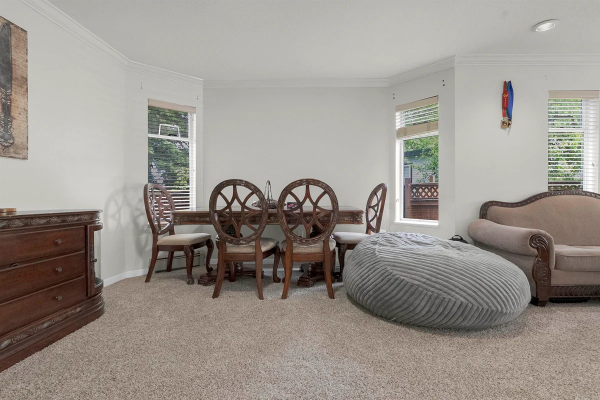 Family Room Photo of 14337 77 Avenue, Surrey, BC