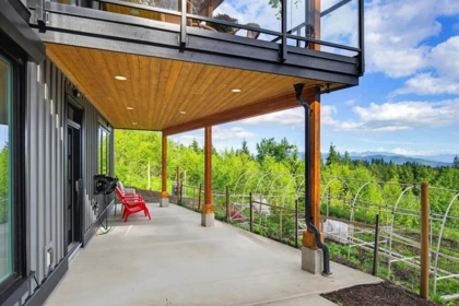 Entry Foyer Photo of 33449 RICHARDS AVENUE, Mission BC V2V 7E4