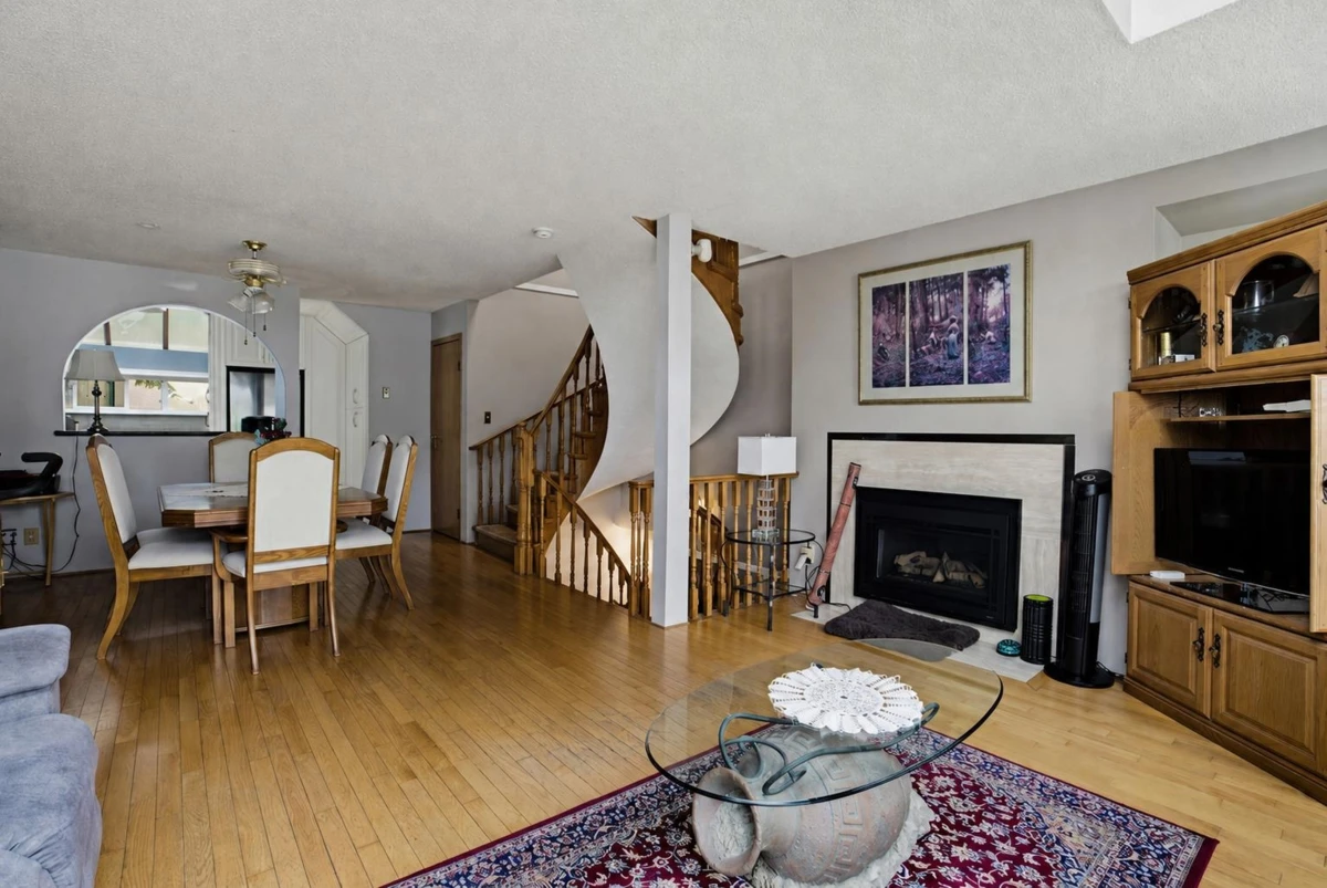 Living Room Photo of 7 2485 Cornwall Avenue, Vancouver, BC