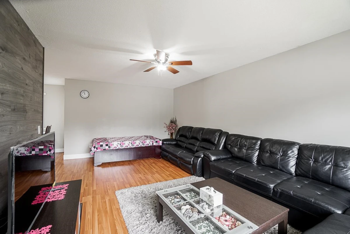 Dining Area Photo of 17954 58 Avenue, Surrey, BC