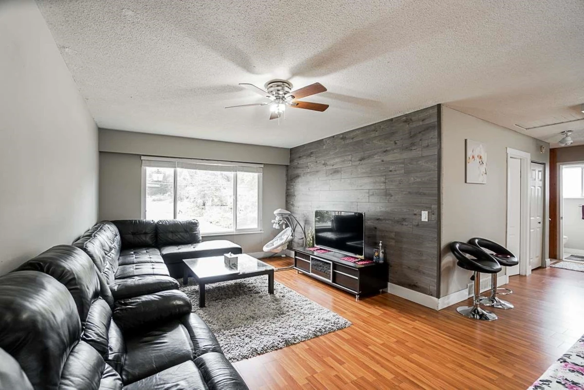 Family Room Photo of 17954 58 Avenue, Surrey, BC