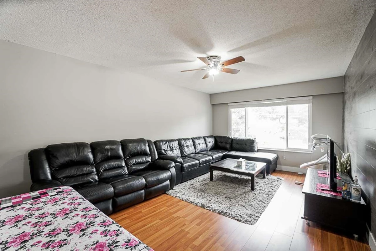 Living Room Photo of 17954 58 Avenue, Surrey, BC