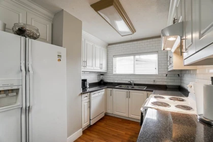 Breakfast Nook Photo of 17954 58 Avenue, Surrey, BC