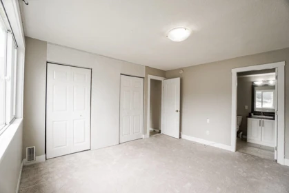 Entry Foyer Photo of 17954 58 Avenue, Surrey, BC