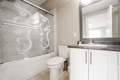 Hallway Photo of 17954 58 Avenue, Surrey, BC
