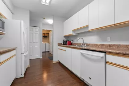 Primary Bathroom Photo of 208 45222 Watson Road, Chilliwack, BC