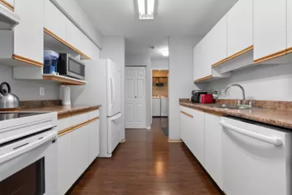 Walk-In Closet Photo of 208 45222 Watson Road, Chilliwack, BC
