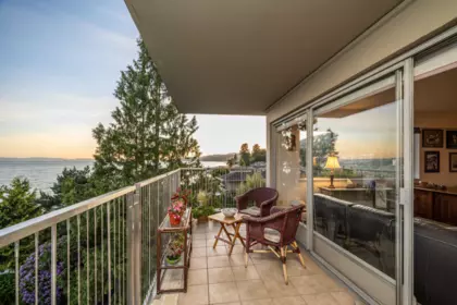 Breakfast Nook Photo of 301 150 24th Street, West Vancouver, BC
