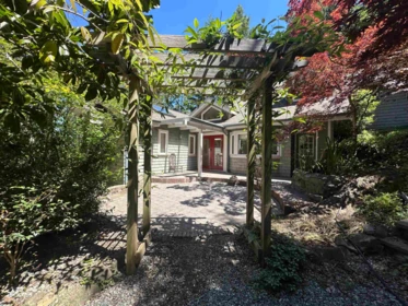 165 Ontario Place, Salt Spring Island, BC, Salt Spring Island — Single Family Residence for sale