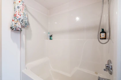Guest Bathroom Photo of 15661 92 Avenue, Surrey, BC