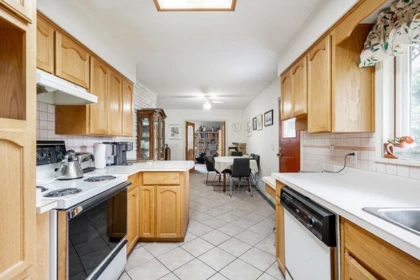 Hallway Photo of 15661 92 Avenue, Surrey, BC