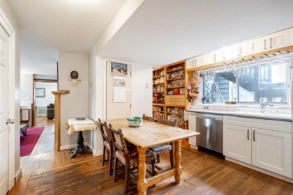 Kitchen Photo of 15661 92 Avenue, Surrey, BC