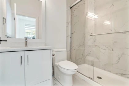 Guest Bathroom Photo of 4 5988 Lindeman Street, Chilliwack, BC