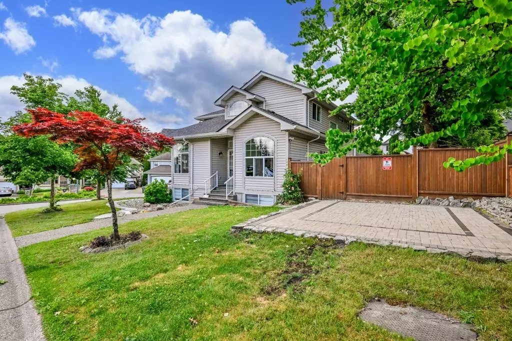 Family Room Photo of 16730 85 Avenue, Surrey, BC