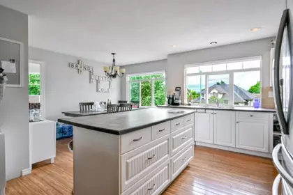 Hallway Photo of 16730 85 Avenue, Surrey, BC
