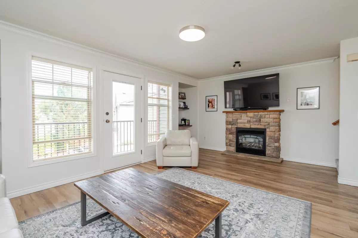 Living Room Photo of 24 46840 Russell Road, Chilliwack, BC