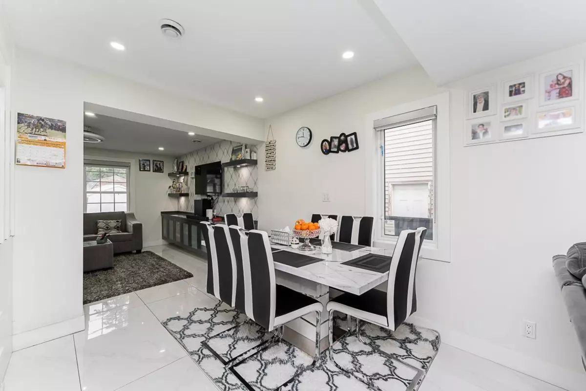 Living Room Photo of 12850 115b Avenue, Surrey, BC