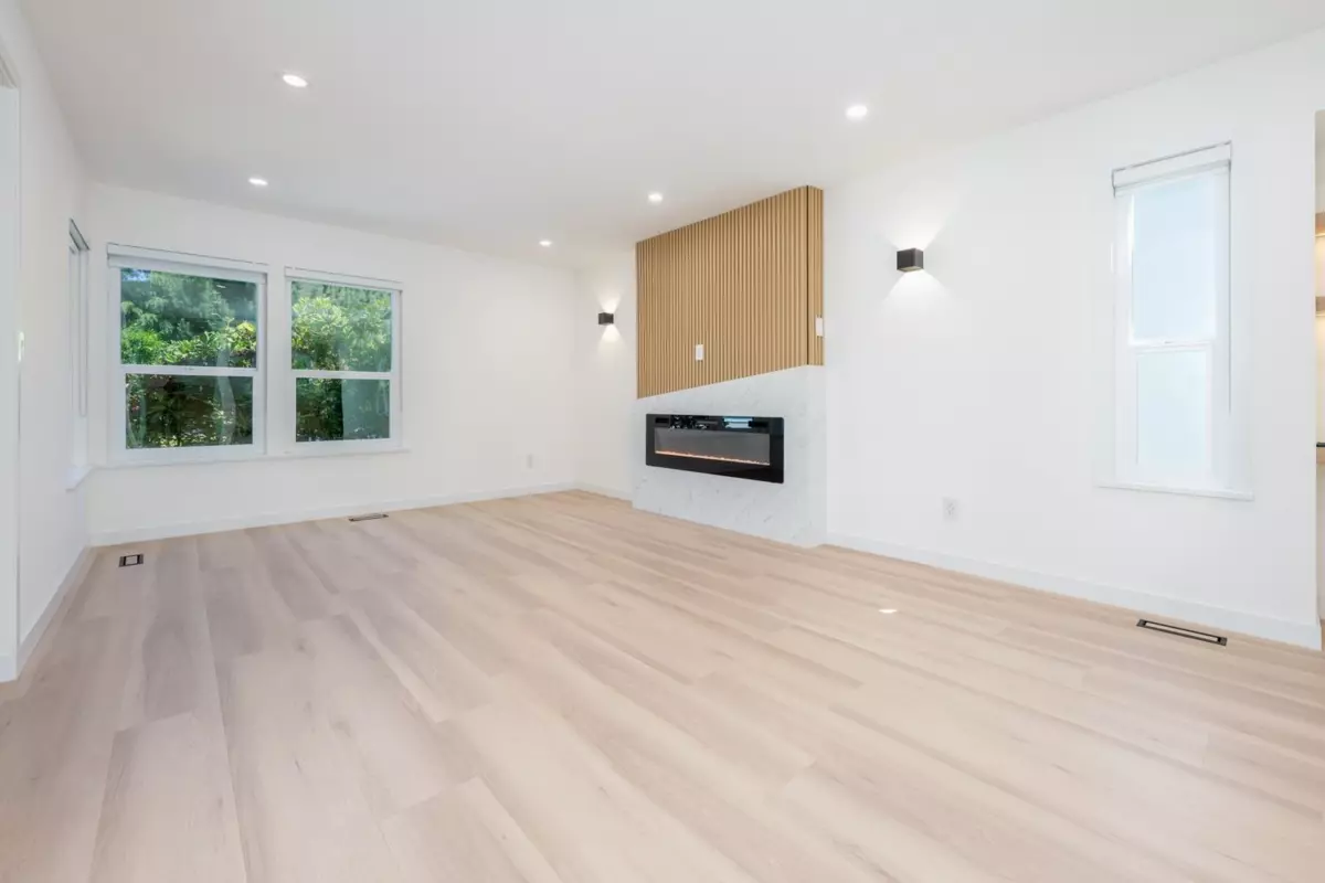 Dining Area Photo of 15092 19a Avenue, Surrey, BC