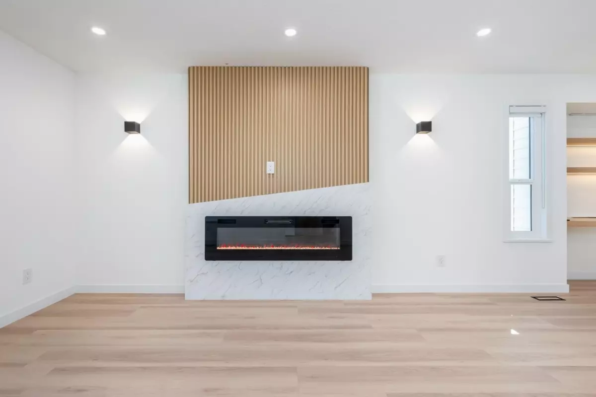 Family Room Photo of 15092 19a Avenue, Surrey, BC