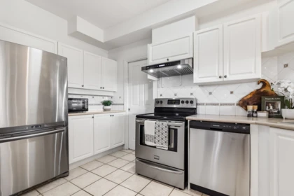 Kitchen Island Photo of 308 34101 Old Yale Road, Abbotsford, BC