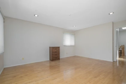 Hallway Photo of 2304 Garden Drive, Vancouver, BC