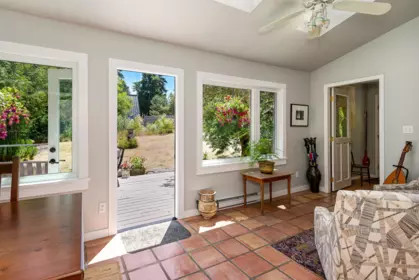 Breakfast Nook Photo of 504 Bayview Drive, Mayne Island, BC