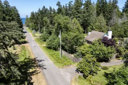 504 Bayview Drive, Mayne Island, BC, Mayne Island — Single Family Residence for sale
