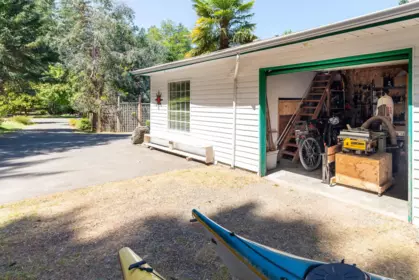 Outdoor Kitchen Photo of 504 Bayview Drive, Mayne Island, BC