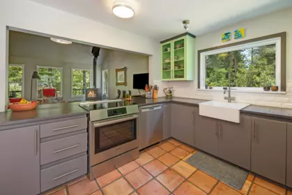 Primary Bathroom Photo of 504 Bayview Drive, Mayne Island, BC