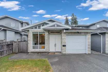 5880 Irmin Street, Burnaby, BC, Burnaby — Half Duplex for sale
