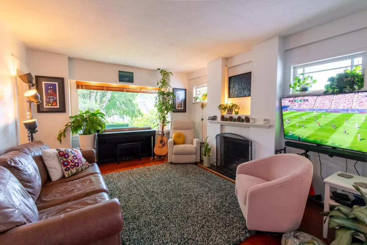 Dining Area Photo of 3346 W 11th Avenue, Vancouver, BC