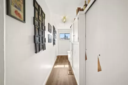 Entry Foyer Photo of 20138 Lorne Avenue, Maple Ridge, BC