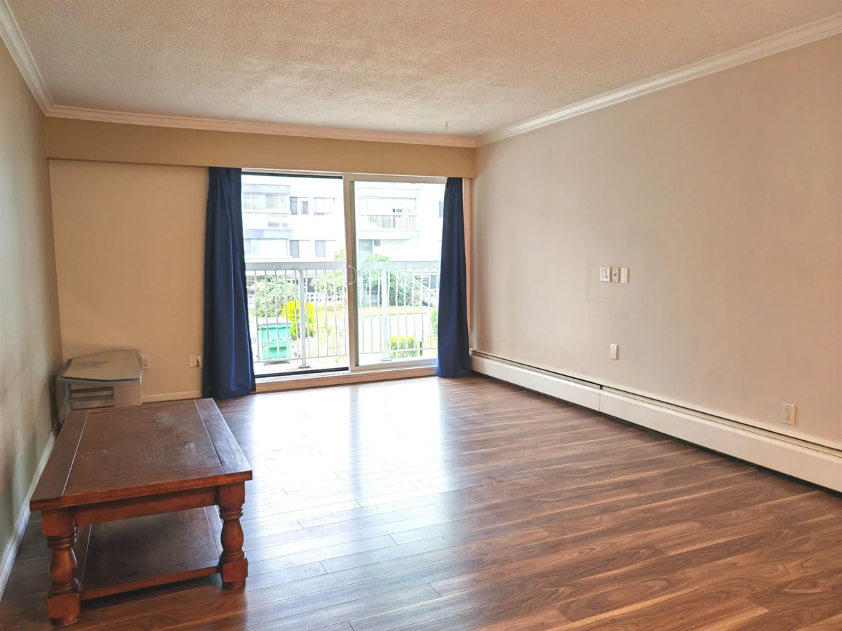 Living Room Photo of 101 6420 Buswell Street, Richmond, BC