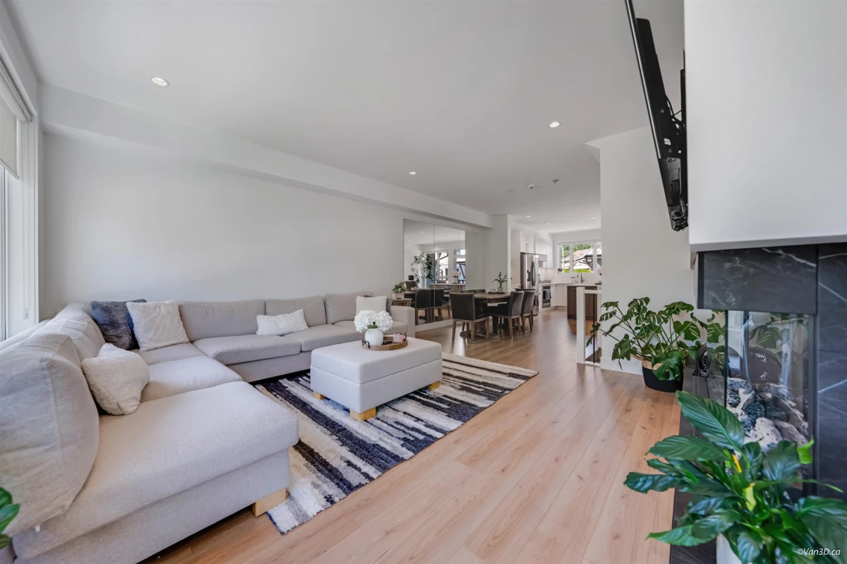 Living Room Photo of 33 15030 28 Avenue, Surrey, BC