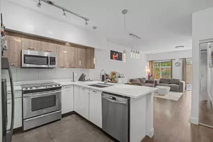 100 6299 144 Street, Surrey, BC, Surrey — Townhouse for sale
