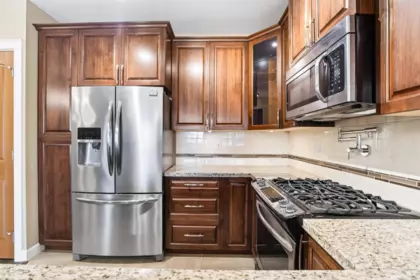 Kitchen Island Photo of 314 2860 Trethewey Street, Abbotsford, BC