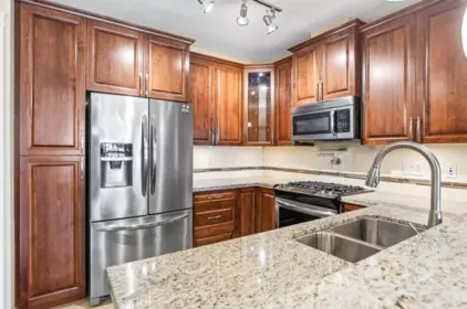 Kitchen Photo of 314 2860 Trethewey Street, Abbotsford, BC