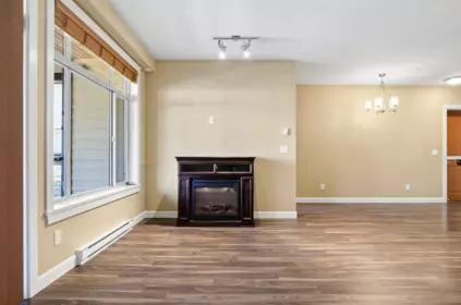 Walk-In Closet Photo of 314 2860 Trethewey Street, Abbotsford, BC
